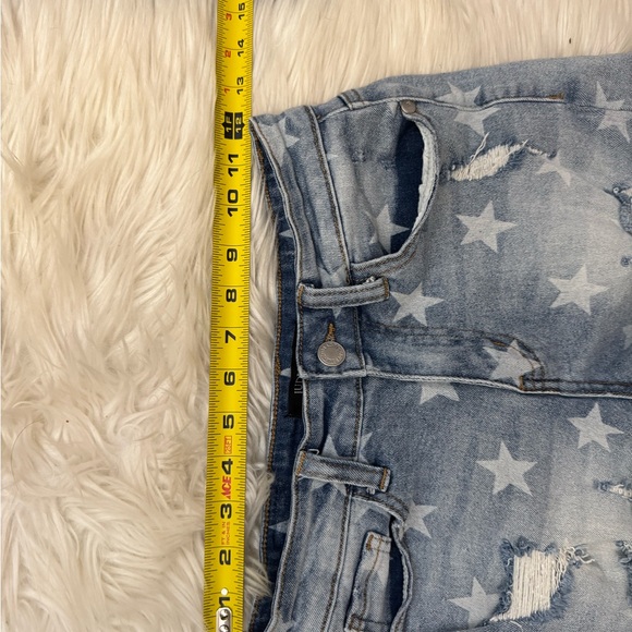 Judy Blue Los‎ Angeles Small Star Print Raw Hem Distressed Stretch Jean Shorts - Picture 3 of 8